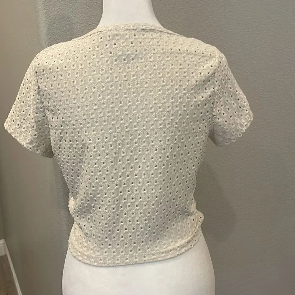 H & M Eyelet Basic Crop Top - Picture 2 of 2